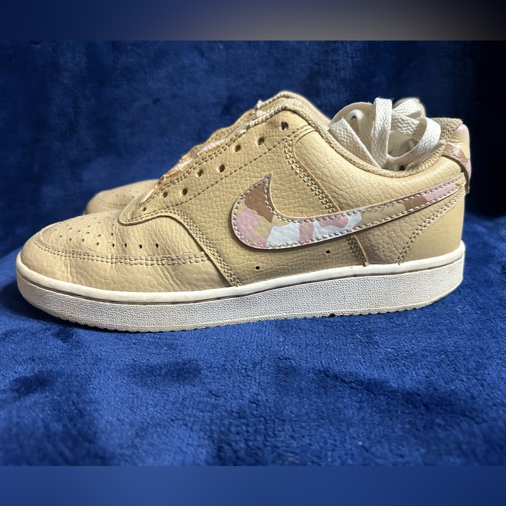 Nike court low
